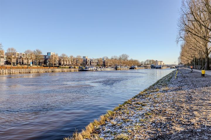 Bekijk foto 42 van Paramaribostraat 72