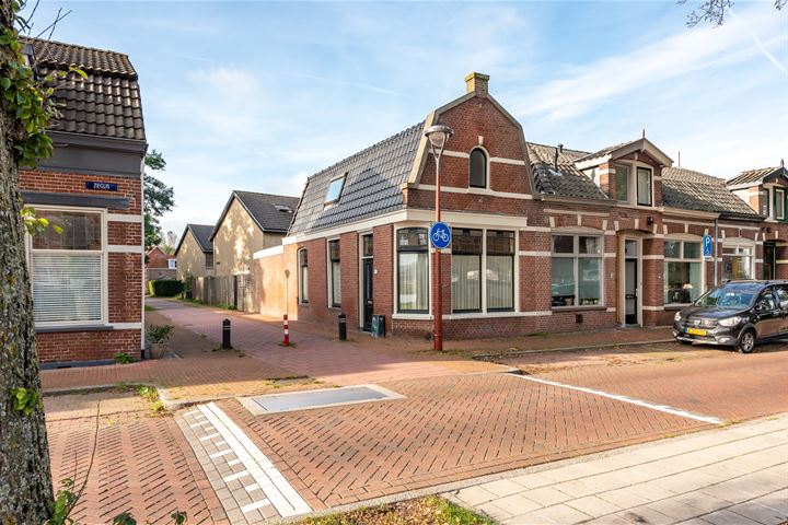 Bekijk foto 3 van 1e Kanaalstraat 2