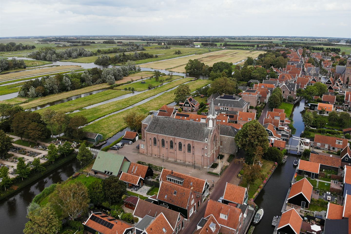 View photo 1 of Rechtestraat 162-164