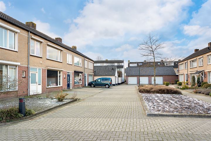 Bekijk foto 30 van Van Oost-Frieslandstraat 28