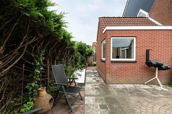 Bekijk foto 37 van van Meeuwenstraat 39