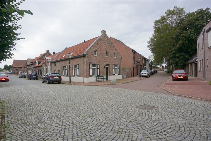 Bekijk foto 2 van Rulkenstraat 1