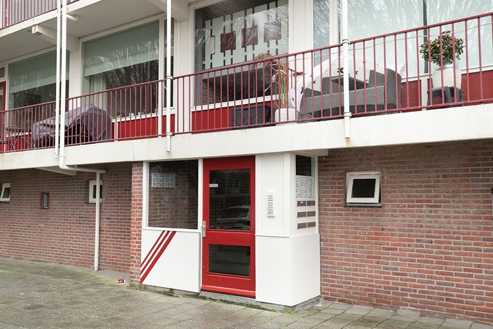 View photo 2 of Breitnerstraat 93