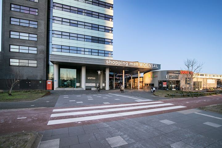 Bekijk foto 4 van Winkelcentrum Woensel 203