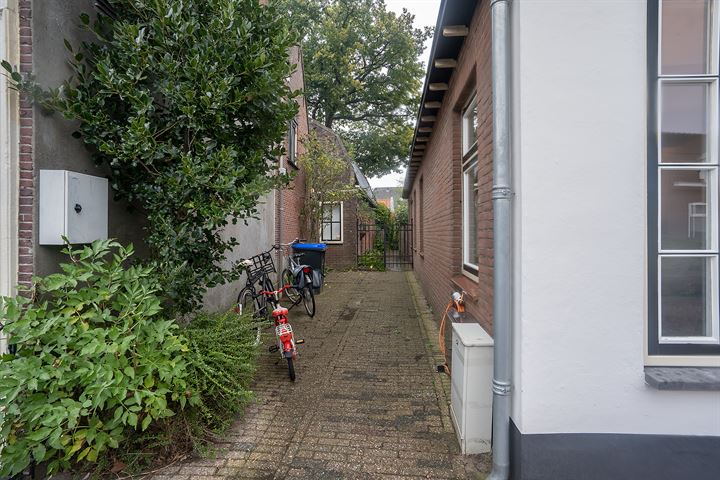 Bekijk foto 3 van Voorstraat 8