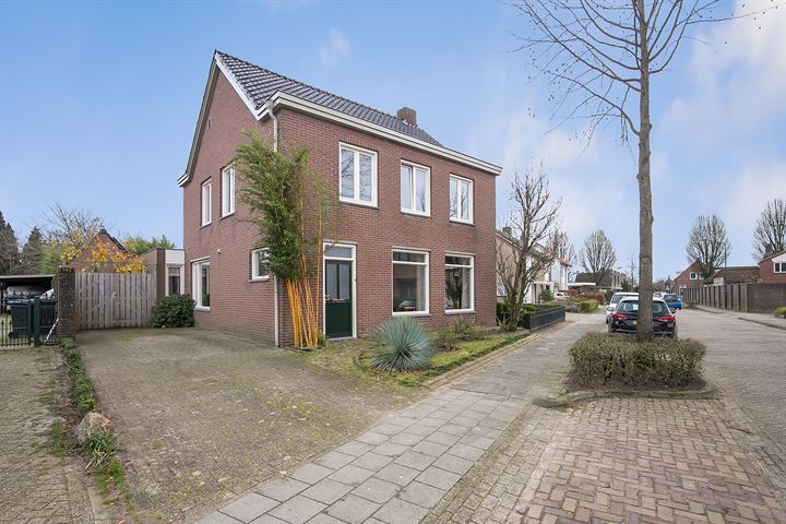 Bekijk foto 2 van Prinses Margrietstraat 19