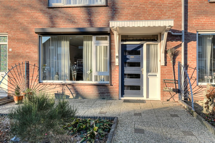 Bekijk foto 2 van Zwaluwstraat 16