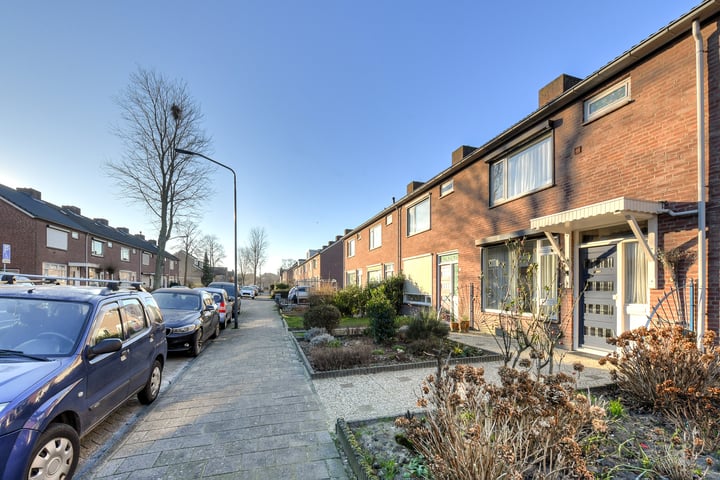 Bekijk foto 36 van Zwaluwstraat 16