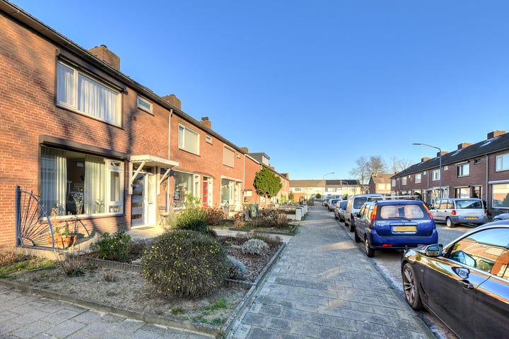 Bekijk foto 37 van Zwaluwstraat 16