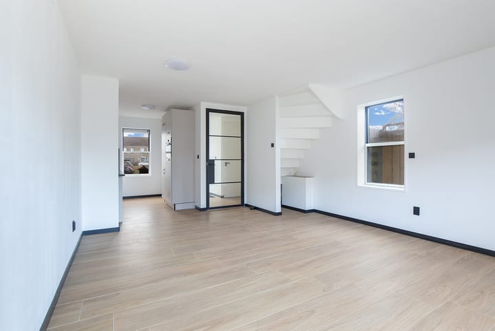 Photo 7 of Moesdistelstraat 1