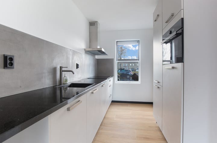 Photo 9 of Moesdistelstraat 1