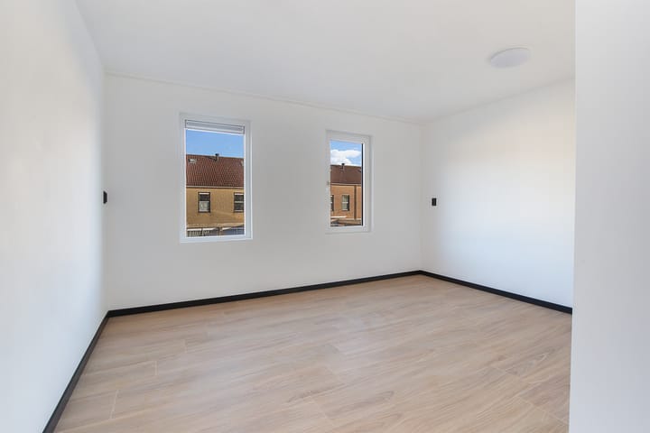 Photo 18 of Moesdistelstraat 1