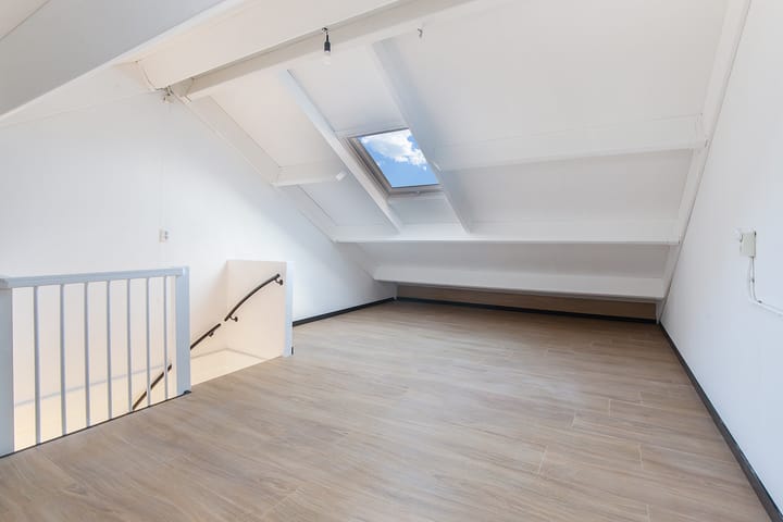 Photo 21 of Moesdistelstraat 1