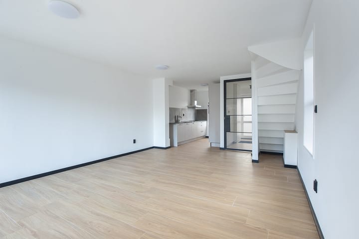 Photo 1 of Moesdistelstraat 1