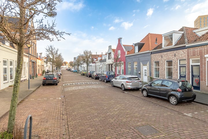 View photo 4 of Glacisstraat 64