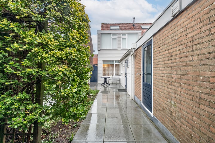 Bekijk foto 14 van Admiraal de Ruyterstraat 45