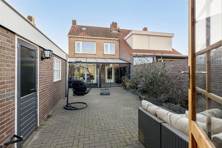 Bekijk foto 31 van Van Karnebeekstraat 13