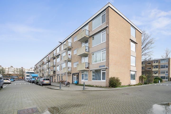 Bekijk foto 18 van Van Opbergenstraat 54