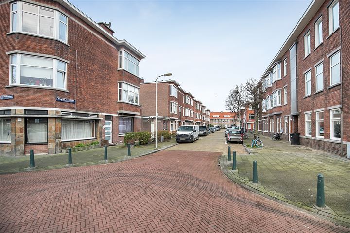 Bekijk foto 39 van Elise van Calcarstraat 52