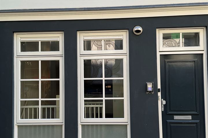 View photo 8 of Donkerstraat 2