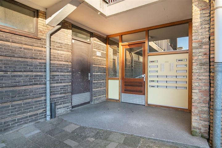 Bekijk foto 3 van van der Waalsstraat 135