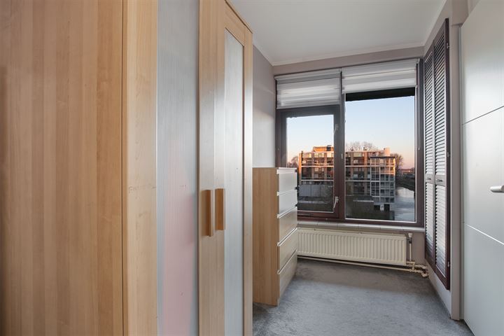 Bekijk foto 35 van van der Waalsstraat 135