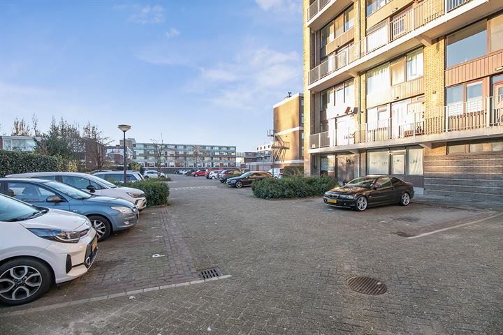 Bekijk foto 48 van van der Waalsstraat 135