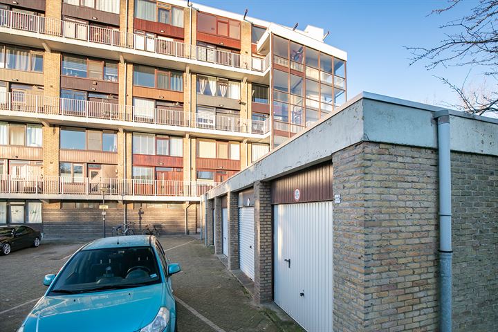 Bekijk foto 47 van van der Waalsstraat 135