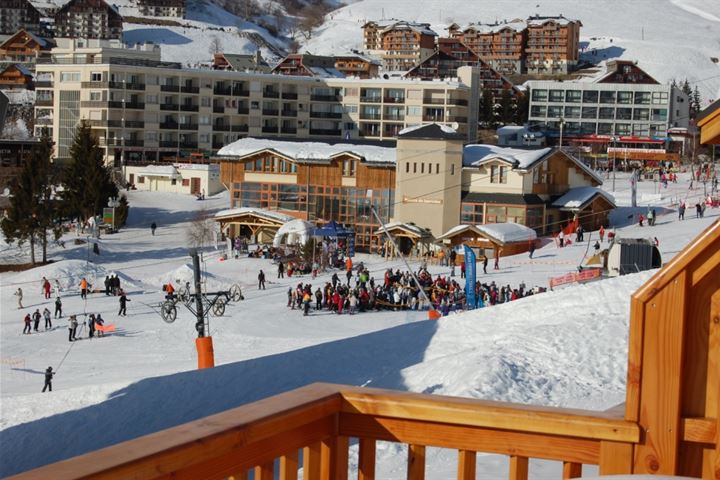 Bekijk foto 1 van Les Chalets de la Madeleine 2