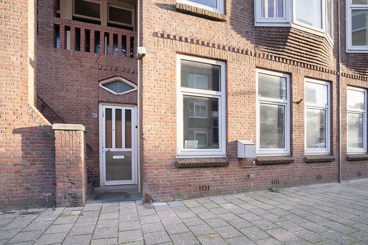 Bekijk foto 2 van Vechtstraat 60