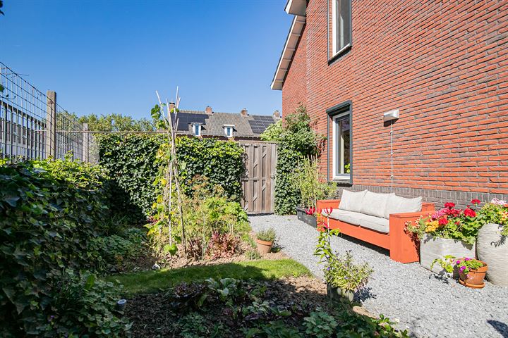 Bekijk foto 40 van Pinksterbloemstraat 45