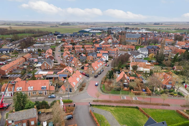 Bekijk foto 35 van Burgemeester van Oeverenstraat 1