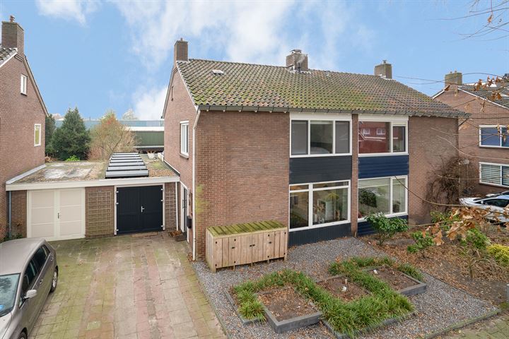 Bekijk foto 38 van Lijsterstraat 12