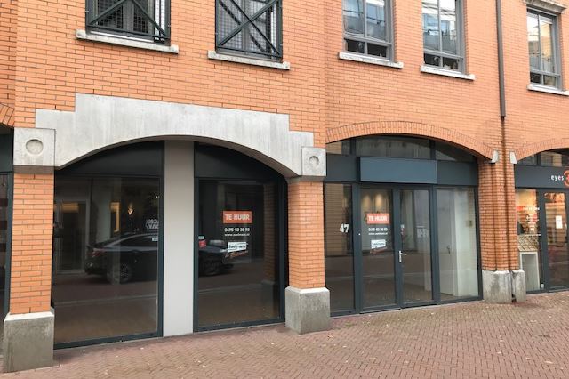 Bekijk foto 1 van Van Berlostraat 47