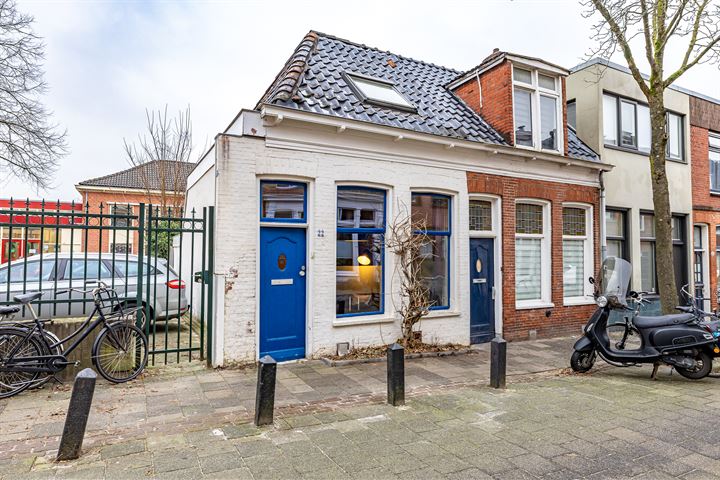 Bekijk foto 1 van Warmoesstraat 22