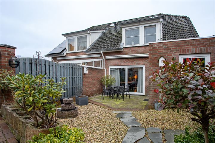 Bekijk foto 40 van Beukstraat 8