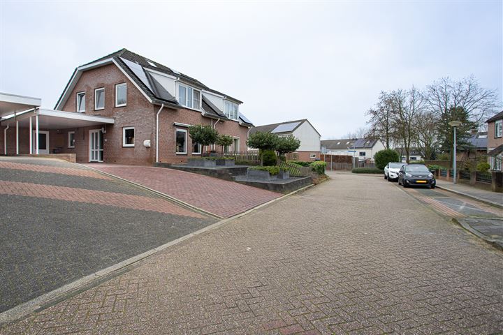 Bekijk foto 42 van Beukstraat 8