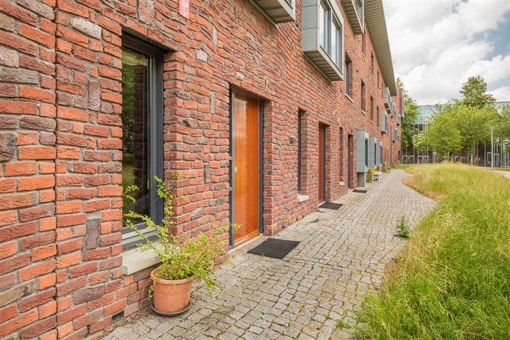 Bekijk foto 4 van Pieter Bernagiestraat 31