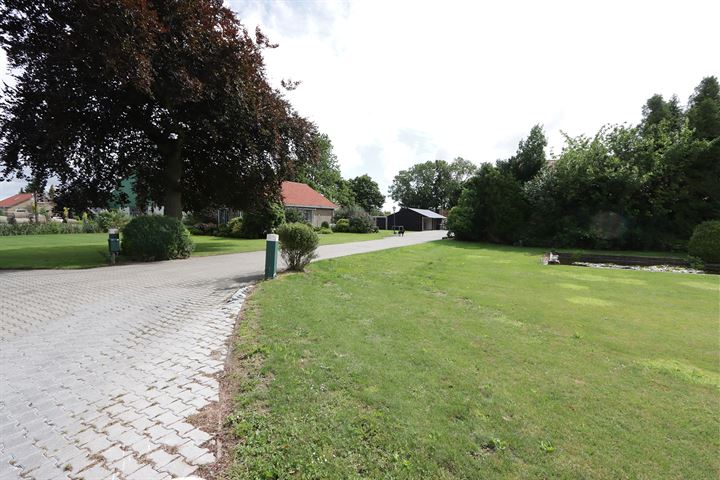 View photo 32 of Vuursteenweg 25