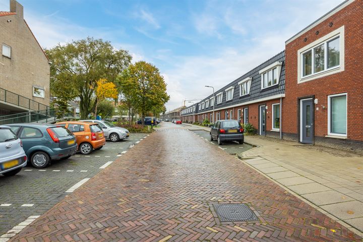 Bekijk foto 37 van Petronella van Saxenstraat 9