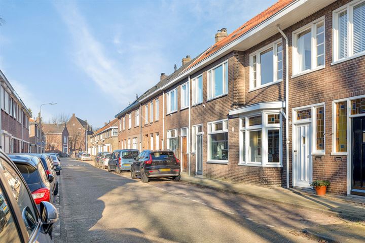 Bekijk foto 37 van Van Heutszstraat 50