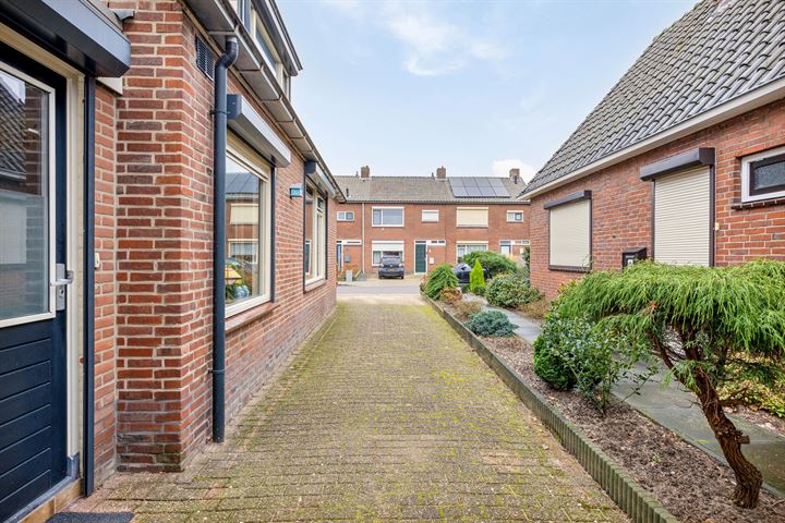 Bekijk foto 43 van Bergastraat 11