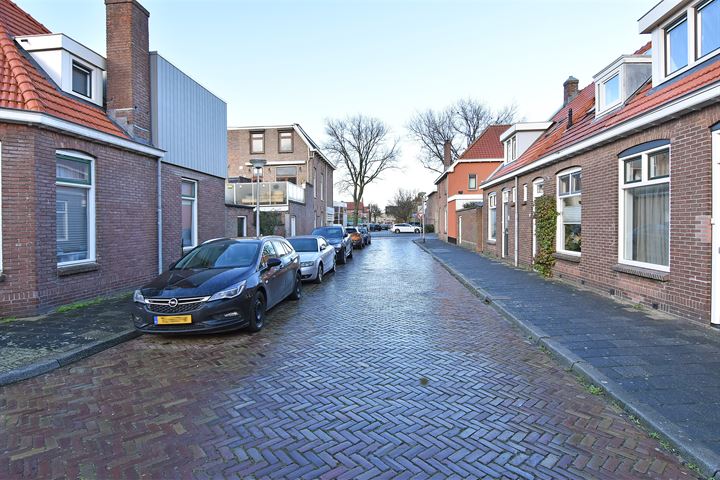 Bekijk foto 35 van Celebesstraat 18