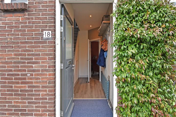 Bekijk foto 32 van Celebesstraat 18