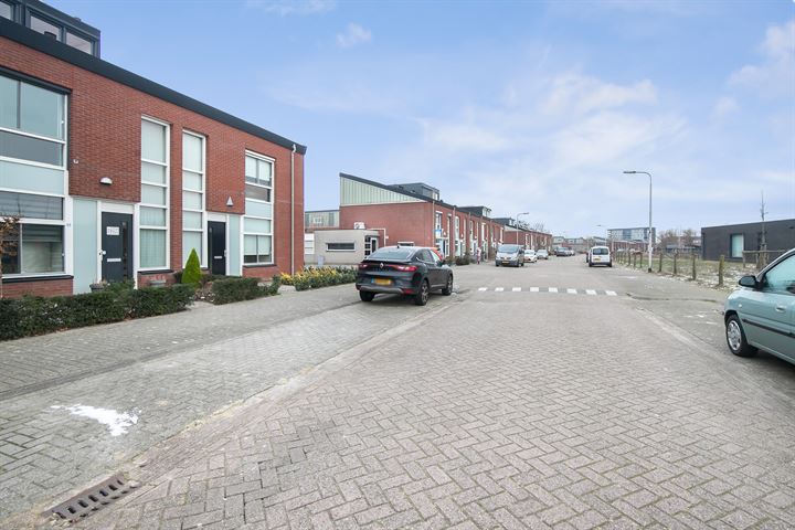 Bekijk foto 35 van Scharwoudestraat 69