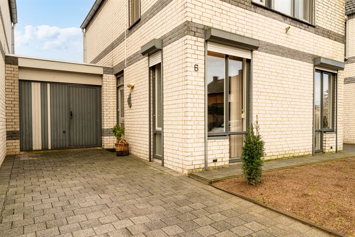 Bekijk foto 32 van Nepomukstraat 6