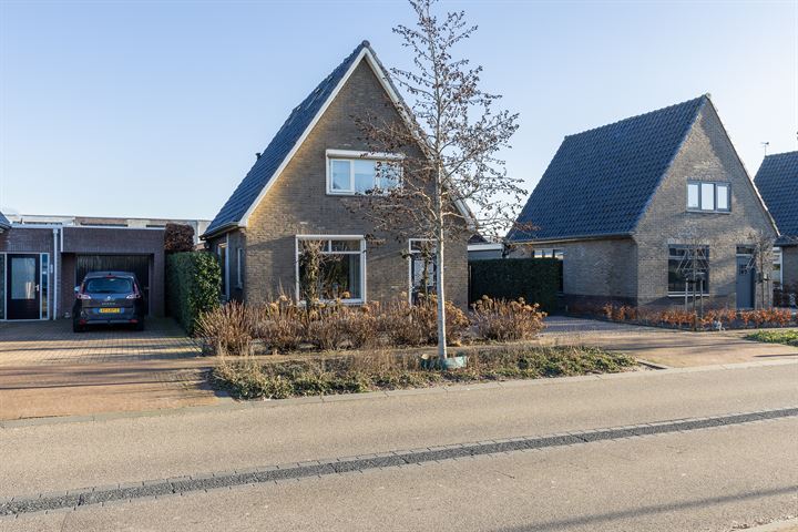 View photo 43 of Beatrixstraat 57