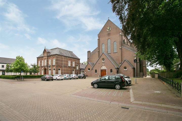 View photo 48 of Beatrixstraat 57