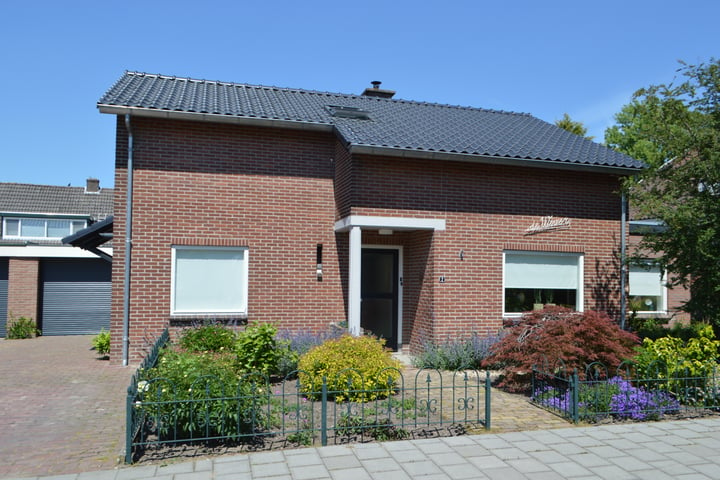 Bekijk foto 2 van Weverstraat 2