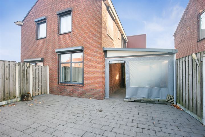 Bekijk foto 2 van Burg. Geirnaerdtstraat 31